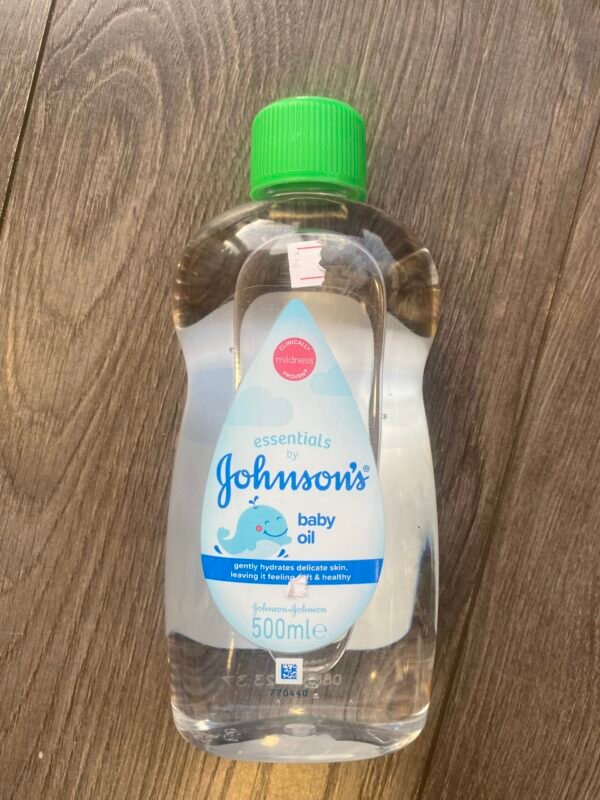 Johnson’s  Baby Oil Gently Hydrates Delicate Skin