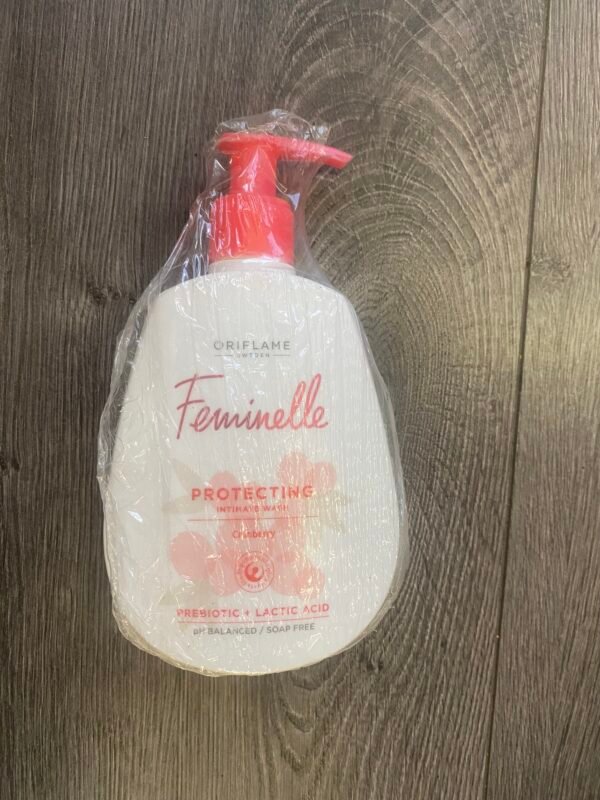 OriFlame Feminelle Protecting Intimate Wash With Cranberry